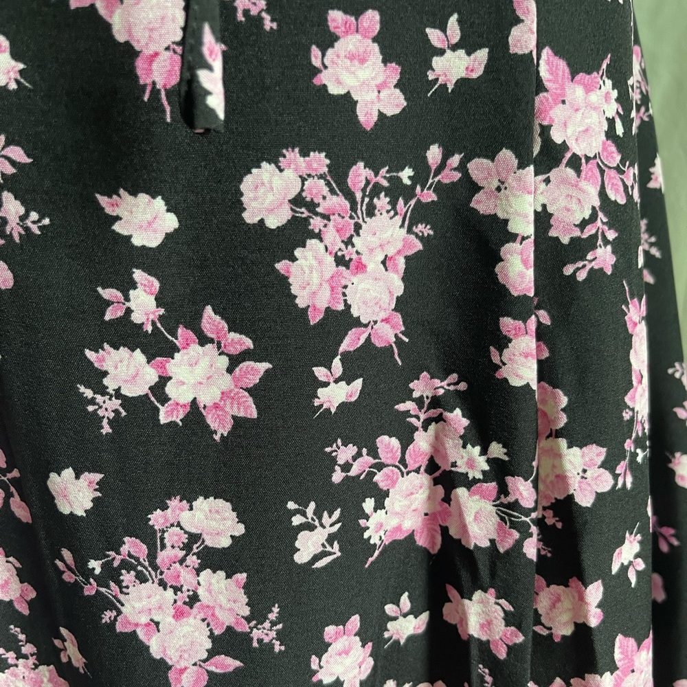 Black and pink floral puff sleeve midi sundress - Picture 5 of 9